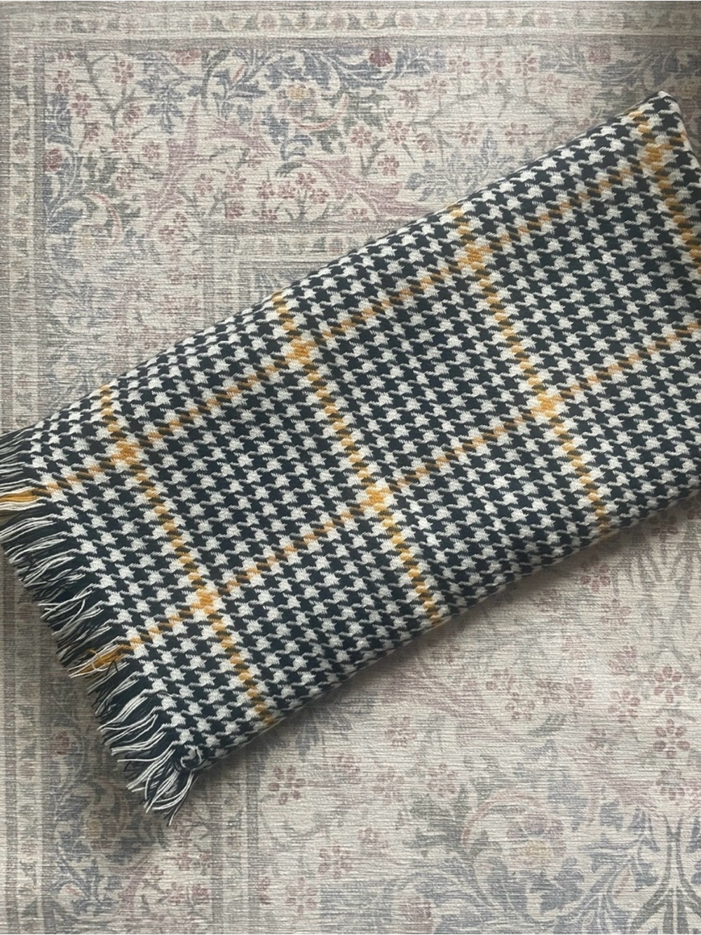 Only Weaved Houndstooth Plaid Scarf